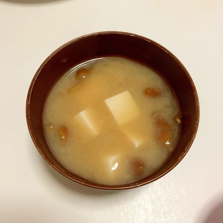 なめこと絹ごし豆腐のお味噌汁♪